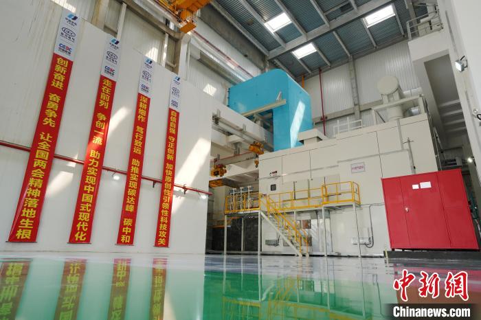 全国产化F级50兆瓦重型燃气轮机机组。　中国尊龙官网电气集团有限公司供图